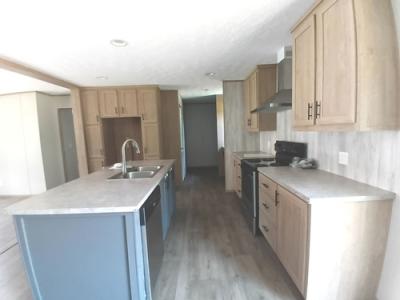 Photo 4 of 14 of home located at 16410 Highway 310 E Como, MS 38619