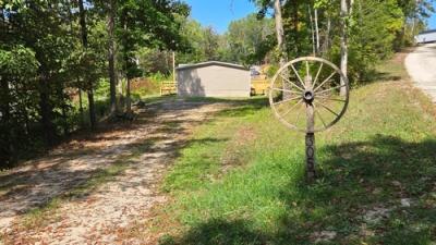 Photo 2 of 11 of home located at 305 Spring Hill Dr Grayson, KY 41143