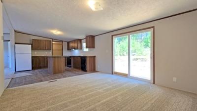 Photo 4 of 11 of home located at 305 Spring Hill Dr Grayson, KY 41143