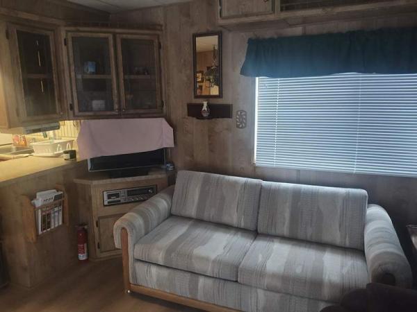 1986 Skyline Manufactured Home
