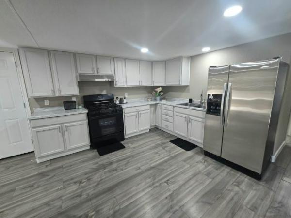 1985 Champion Manufactured Home