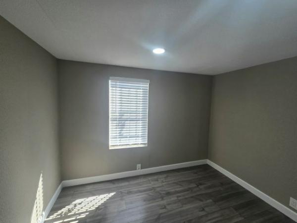 1985 Champion Manufactured Home