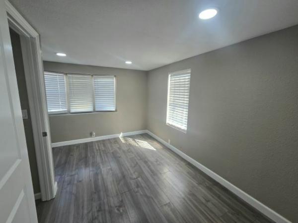 1985 Champion Manufactured Home