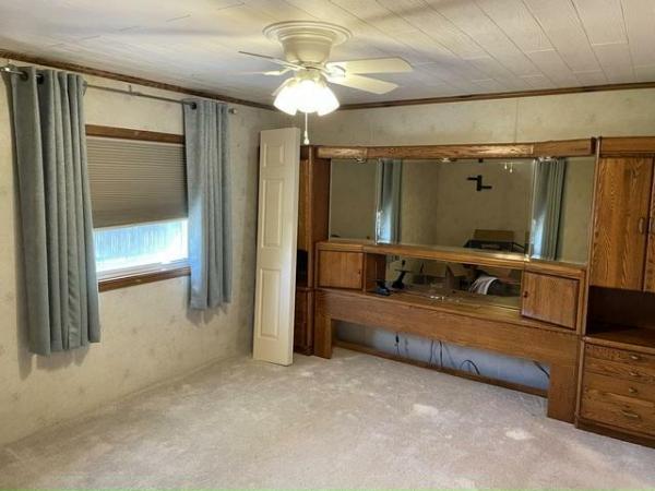 1983 Pine Grove Mobile Home