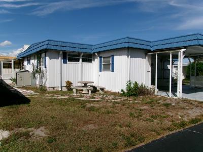 Photo 3 of 12 of home located at 7100 Ulmerton Rd Lot 850 Largo, FL USA