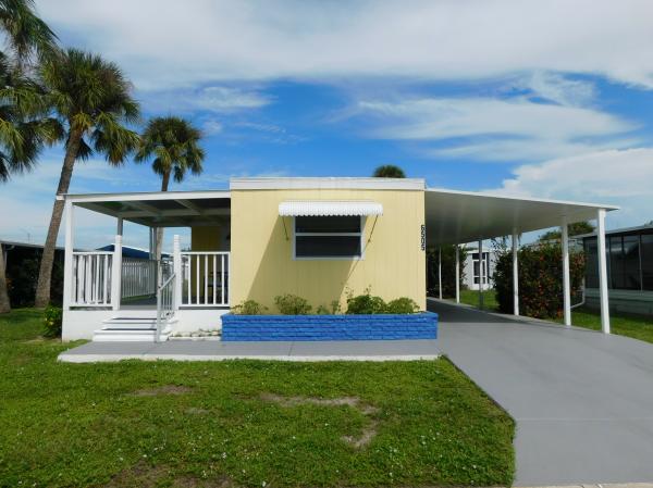 Photo 1 of 2 of home located at 6505 Maui Drive Bradenton, FL 34207