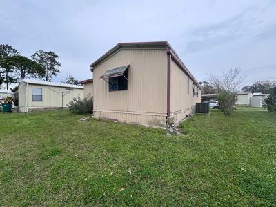 Photo 4 of 27 of home located at 34 Royal Dr Eustis, FL 32726