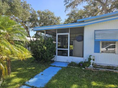 Photo 2 of 19 of home located at 9705 Hickory Hollow Rd Lot 15 Leesburg, FL 34788
