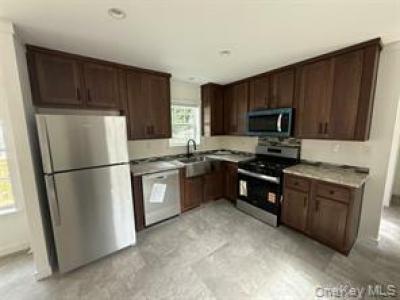 Photo 4 of 18 of home located at 128 Forest Park Wallkill, NY 12589