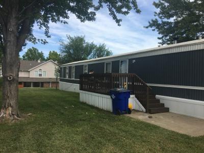 Photo 3 of 27 of home located at 42 Monterey Olathe, KS 66061