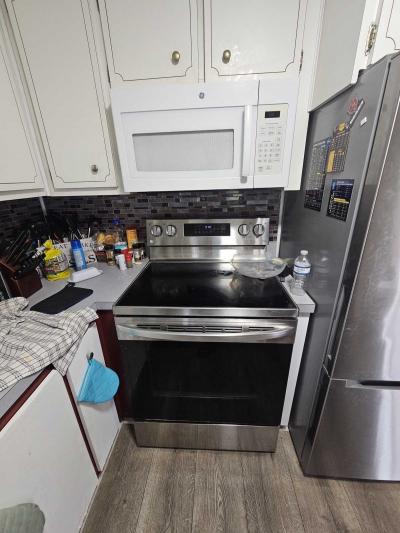 Photo 4 of 44 of home located at 7100 Ulmerton Rd Largo, FL 33771
