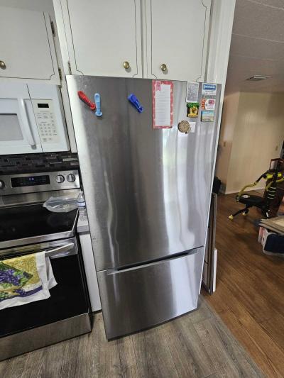 Photo 5 of 44 of home located at 7100 Ulmerton Rd Largo, FL 33771
