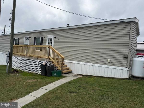 Photo 1 of 2 of home located at 13 Hilltop Akron, PA 17501