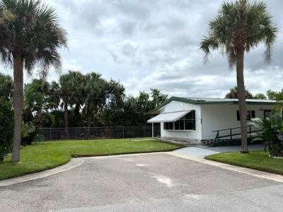 Photo 2 of 39 of home located at 1071 Donegan Rd, Lot 485 Largo, FL 33771