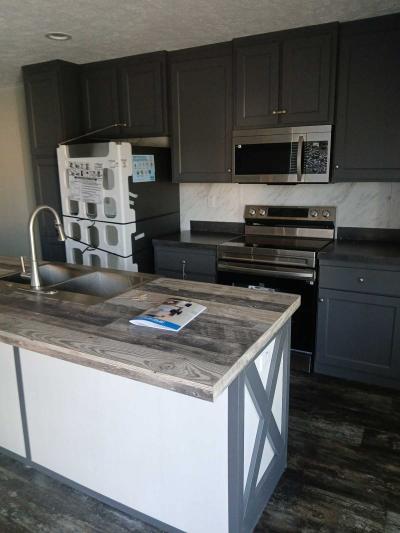 Photo 4 of 10 of home located at 1710 Amy Dr Lebanon, MO 65536