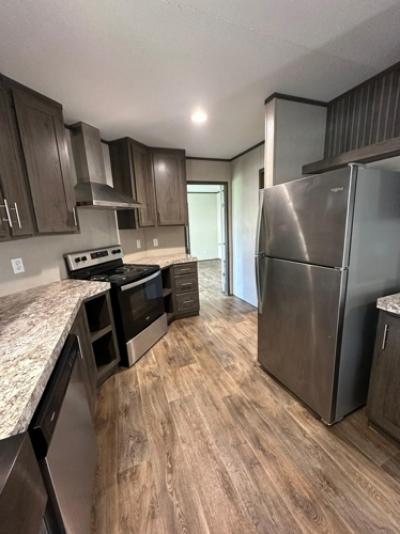 Photo 3 of 4 of home located at 3307 E Plantation Dr La Porte, TX 77571