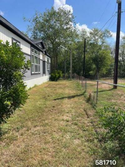 Mobile Home at 13225 Tomlynn Atascosa, TX 78002