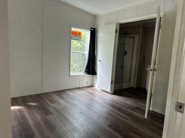 2005 Homes of Merit Mobile Home For Sale