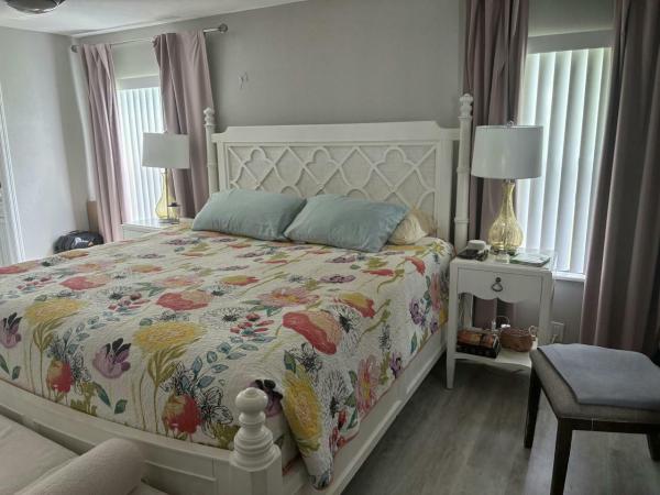 1985 Park HS Manufactured Home