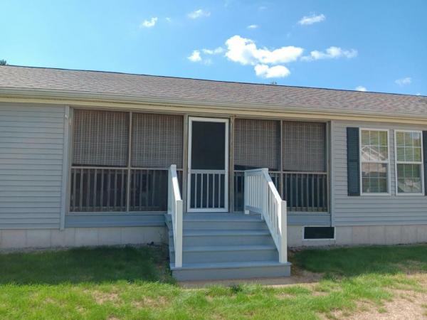2004 Marlette Schult Smart Buy II 25800  Barrington Manufactured Home