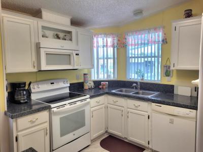 Photo 4 of 20 of home located at 5927 Benz Pl Zephyrhills, FL 33540