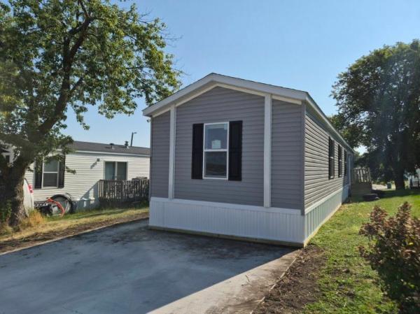 Photo 1 of 2 of home located at 5112 N Fairmount Street #85 Davenport, IA 52806