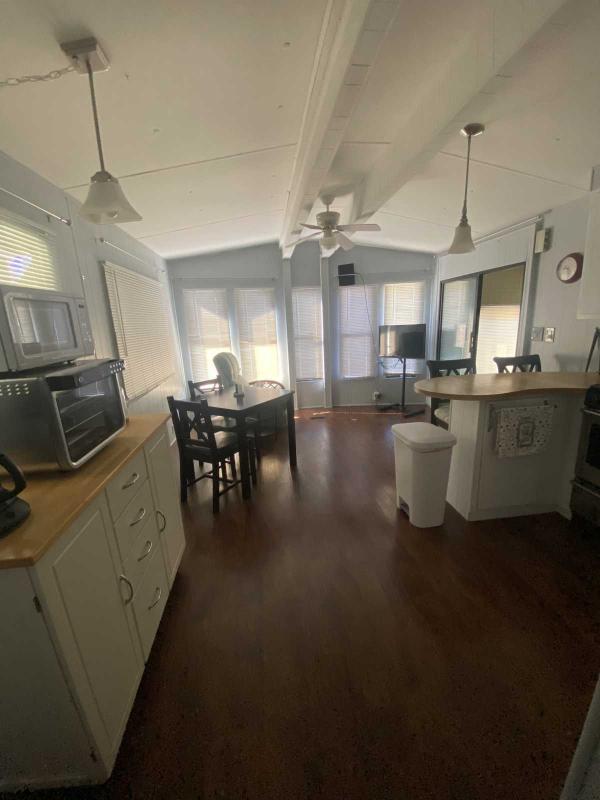 1986 Park model Mobile Home