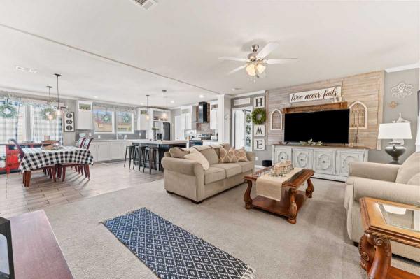 2017 Palm Harbor Homes, Inc 320FT32563C Mobile Home