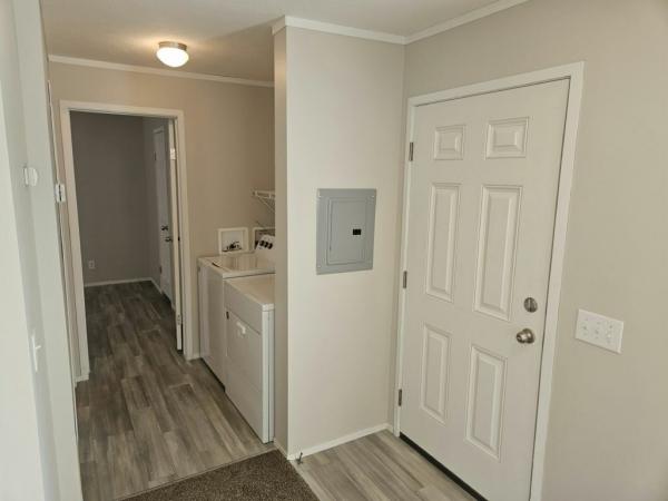 2021 Champion Home Builders, Inc RA1444 201 Manufactured Home
