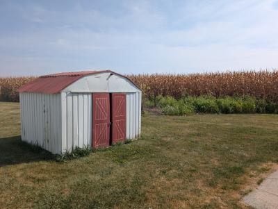 Photo 4 of 21 of home located at 6 Loraine Dr. Galesburg, IL 61401