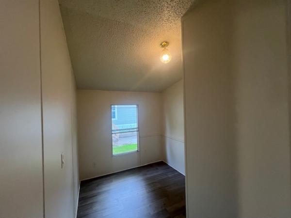 1998 Holly Park Mobile Home