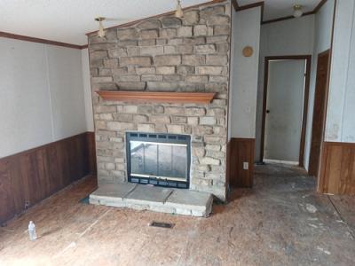 Photo 3 of 9 of home located at 723 Nichols Ct Granbury, TX 76049