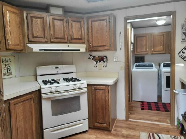 1992 Parkwood N/A Mobile Home