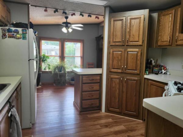 1992 Parkwood N/A Mobile Home