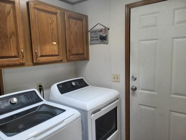 1992 Parkwood N/A Mobile Home