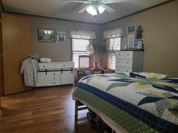 1992 Parkwood N/A Mobile Home