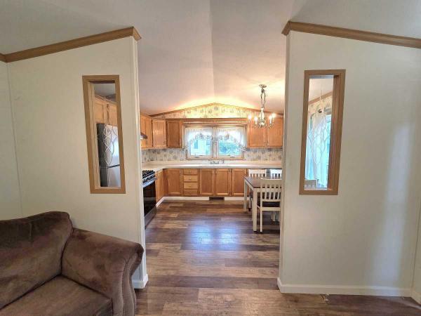 1999 Pinegrove Manufactured Home