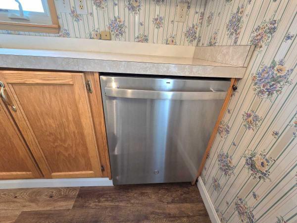 1999 Pinegrove Manufactured Home