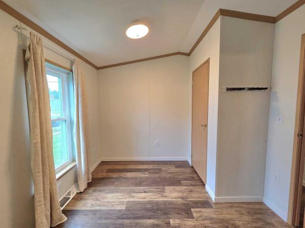 1999 Pinegrove Manufactured Home