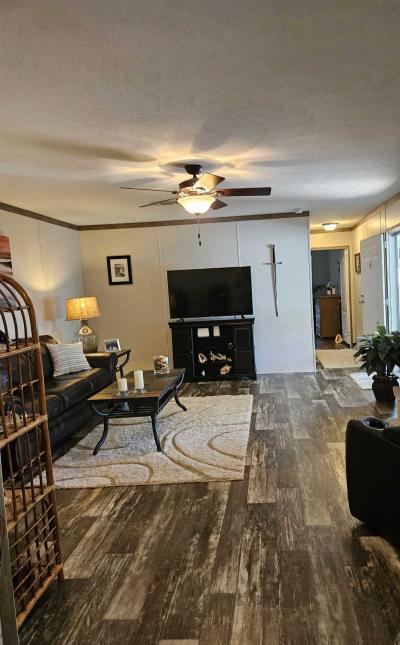 Photo 5 of 23 of home located at 9879 Buttercup Circle Navarre, FL 32566