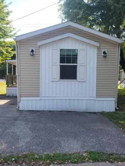 Photo 4 of 17 of home located at 3416 Kramers Ln #16 Louisville, KY 40216
