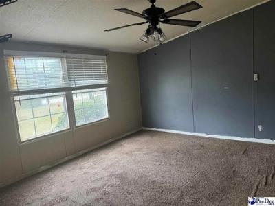 Photo 3 of 15 of home located at 1413 Madania Dr Dillon, SC 29536