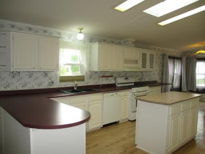 Photo 4 of 20 of home located at 23194 Fountain Dr Clinton Township, MI 48036