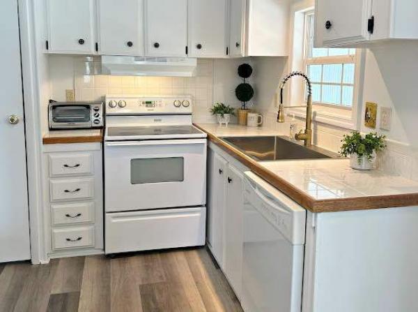 1977 BRIGHTON MANOR 24X40 Mobile Home