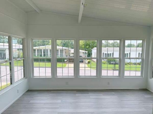 1977 BRIGHTON MANOR 24X40 Mobile Home