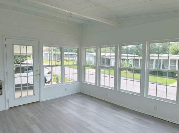 1977 BRIGHTON MANOR 24X40 Mobile Home