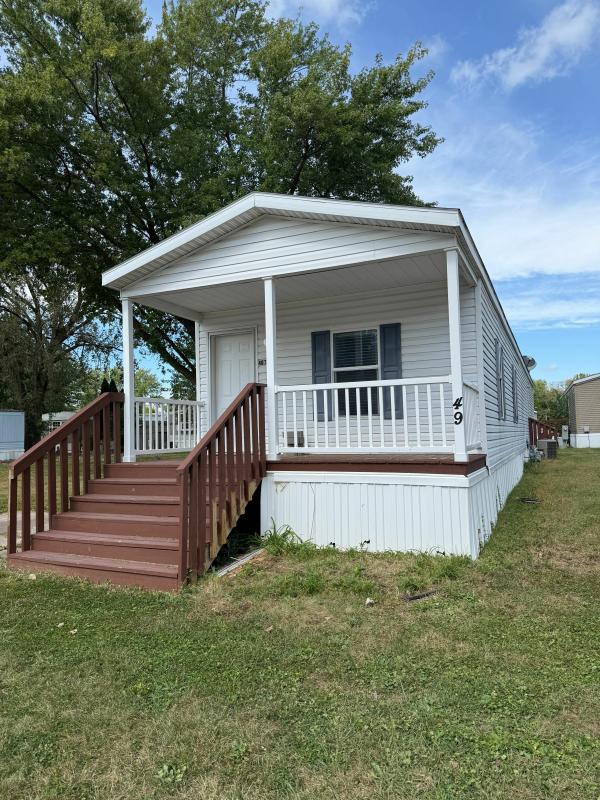 Photo 3 of 2 of home located at 407 18th Ave. East, Lot# 49 Milan, IL 61264