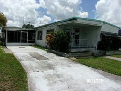 Photo 3 of 5 of home located at 508 44th Ave. E. Lot B-08 Bradenton, FL 34203