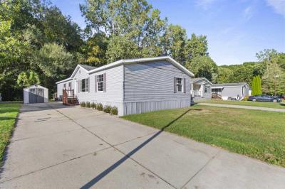 Photo 2 of 34 of home located at 9386 Starborad Dr Fair Haven, MI 48023