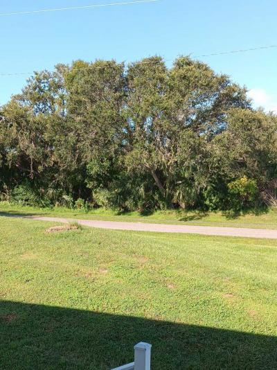Photo 5 of 10 of home located at 3705 Asbury Dr Parrish, FL 34219